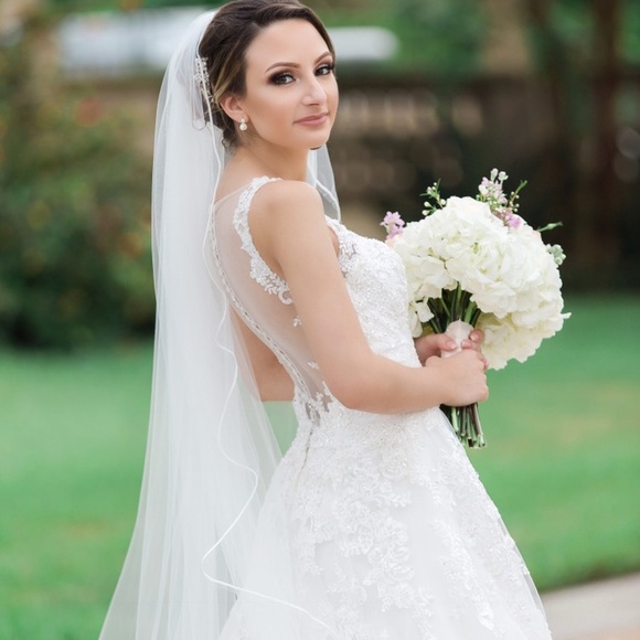 David tutera Wedding dress - Picture 2 of 8